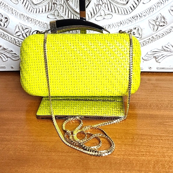 Vince Camuto NWT Bright Yellow Woven Horn Clutch W/Removable Chain Strap - Picture 4 of 12